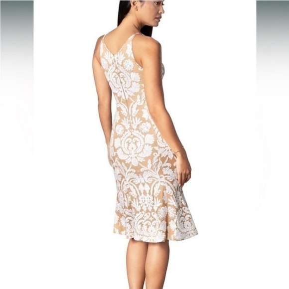 NWT Dress The Population Isabelle Dress Beige White Tulip Hem Sleeveless Small - Picture 2 of 16
